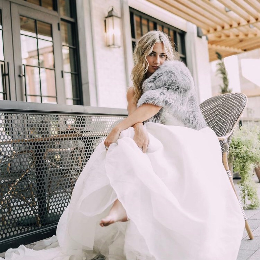 Wedding dress - Picture 2 of 4